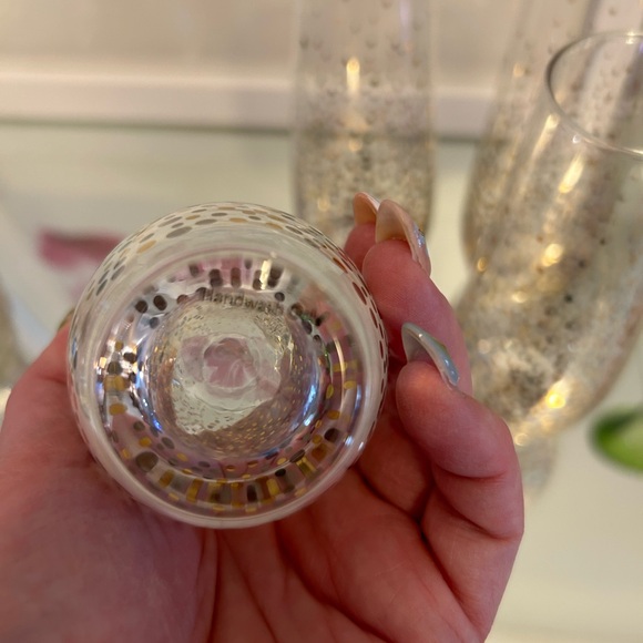 Elegant Confetti Gold & Silver Stemless Champagne Flutes Set of 4 - Picture 3 of 3
